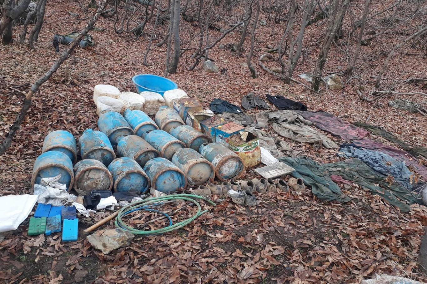 PKK'ye ait biri 7 odalı 3 sığınak imha edildi